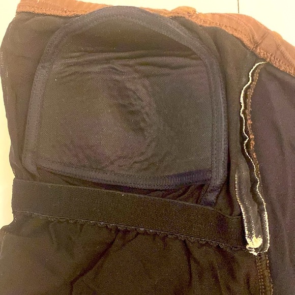 Gottex one piece dark brown ruched strapless swim suit. Padded cups. Size 6. - Picture 5 of 9